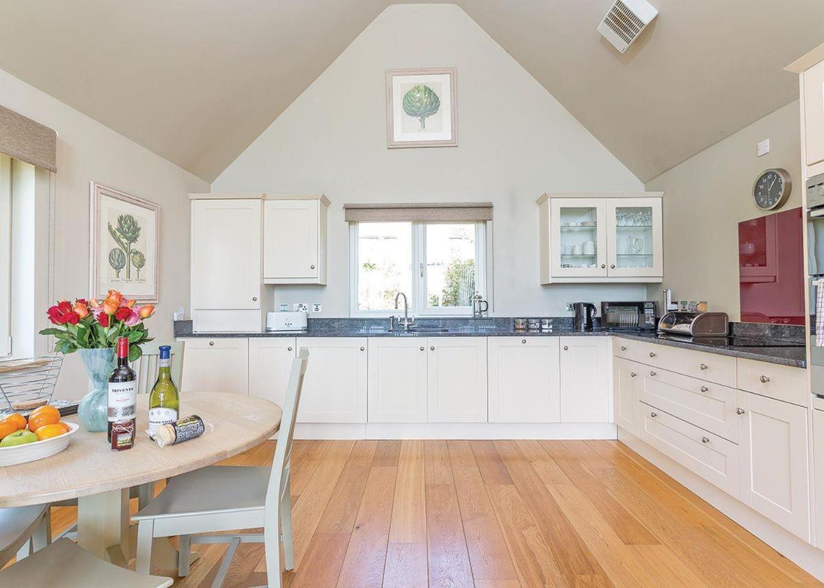 Swandown Lodges Чард Екстер'єр фото